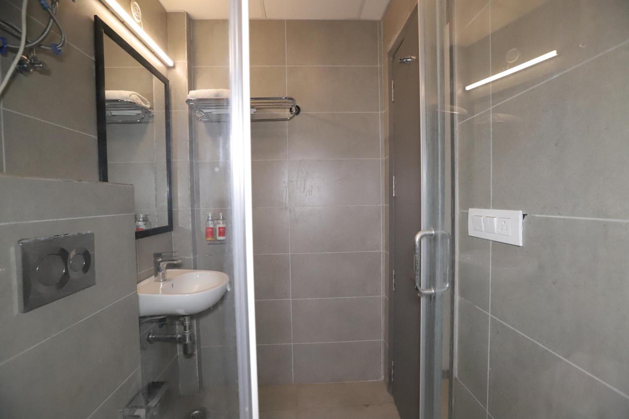 Qotel Hotel Ip Residency East Delhi Preet Vihar New Delhi Exterior foto