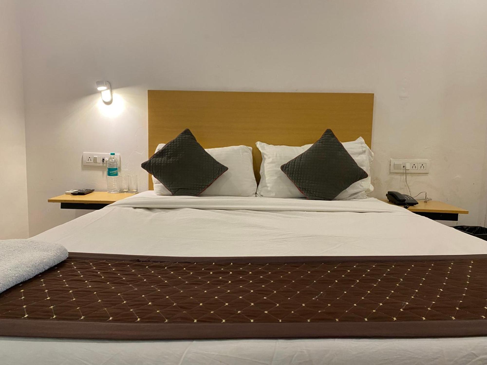 Qotel Hotel Ip Residency East Delhi Preet Vihar New Delhi Exterior foto