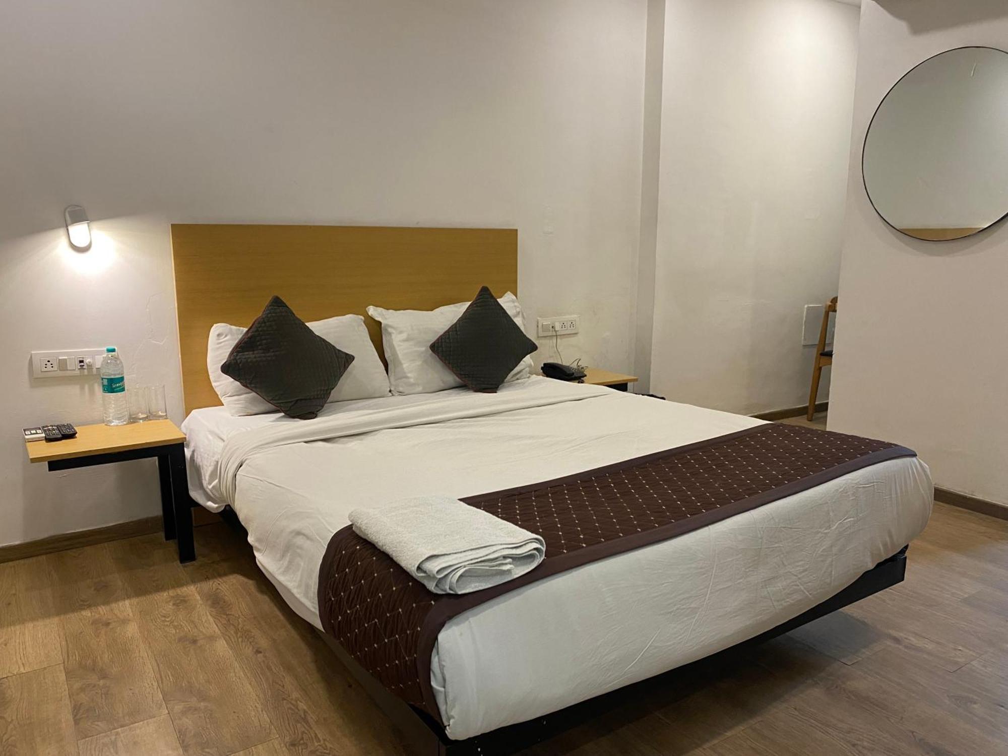 Qotel Hotel Ip Residency East Delhi Preet Vihar New Delhi Exterior foto